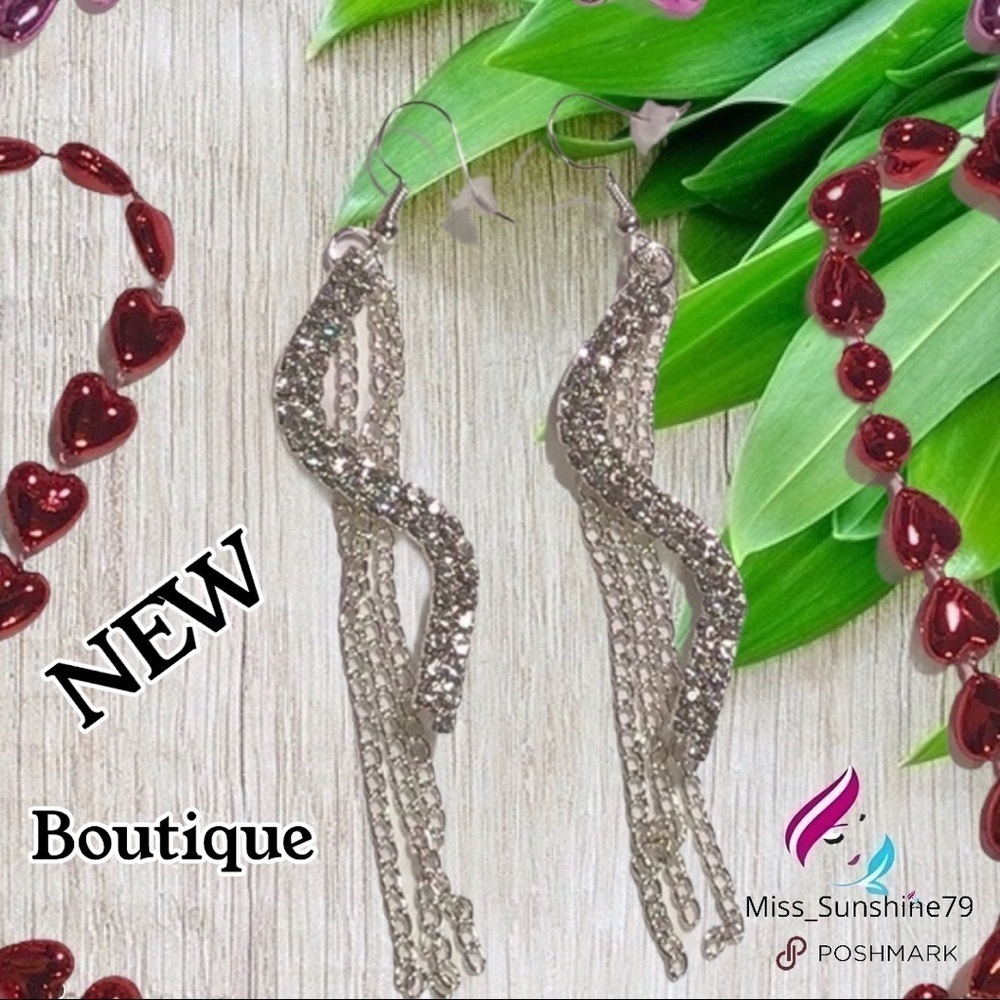 Boutique NEW - stunning S-dangle rhinestone hooks